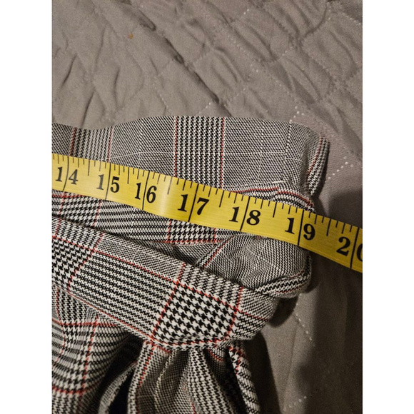 Forever 21 Skort Women's Size 3X Plaid Gray Red - Picture 10 of 11